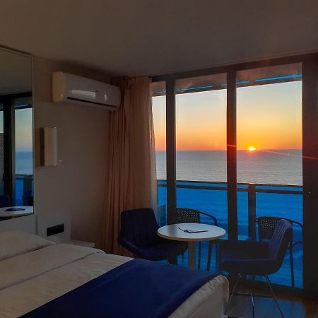 Only Front Sea View, No Side View, Wonderful Panorama, High Floor, Location Guarantee Aparthotel Batumi Exteriör bild