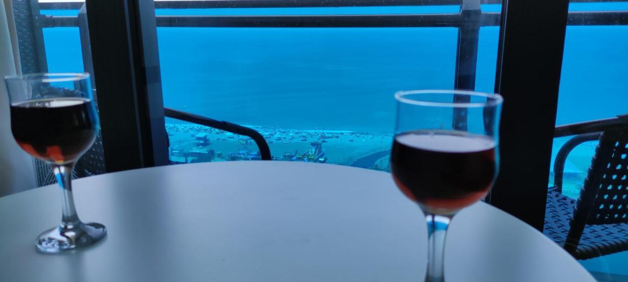 Only Front Sea View, No Side View, Wonderful Panorama, High Floor, Location Guarantee Aparthotel Batumi Exteriör bild