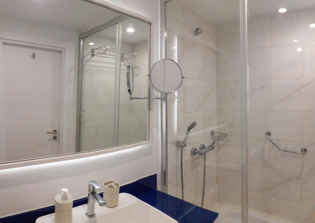 Only Front Sea View, No Side View, Wonderful Panorama, High Floor, Location Guarantee Aparthotel Batumi Exteriör bild