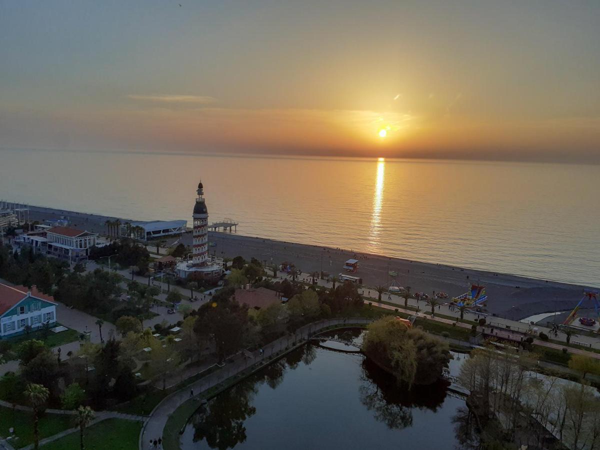 Only Front Sea View, No Side View, Wonderful Panorama, High Floor, Location Guarantee Aparthotel Batumi Exteriör bild