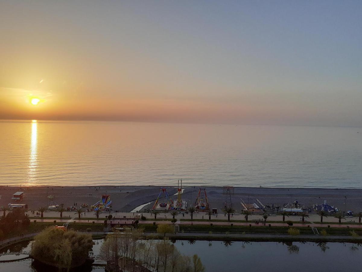 Only Front Sea View, No Side View, Wonderful Panorama, High Floor, Location Guarantee Aparthotel Batumi Exteriör bild