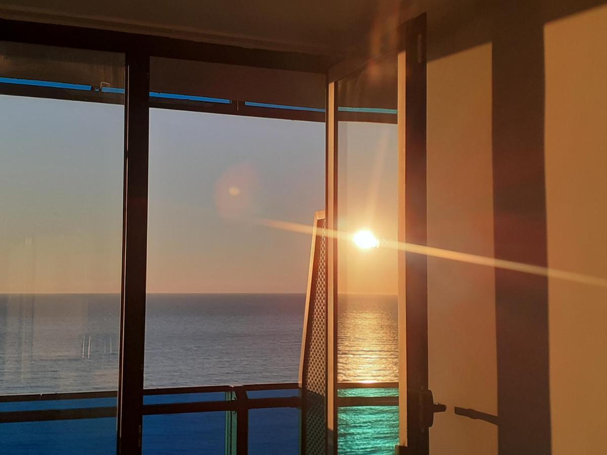 Only Front Sea View, No Side View, Wonderful Panorama, High Floor, Location Guarantee Aparthotel Batumi Exteriör bild