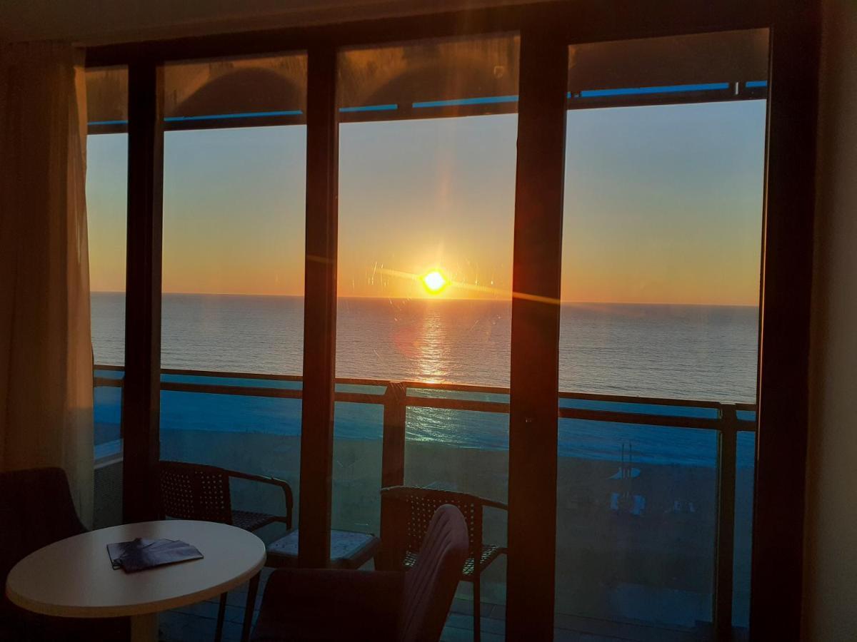 Only Front Sea View, No Side View, Wonderful Panorama, High Floor, Location Guarantee Aparthotel Batumi Exteriör bild