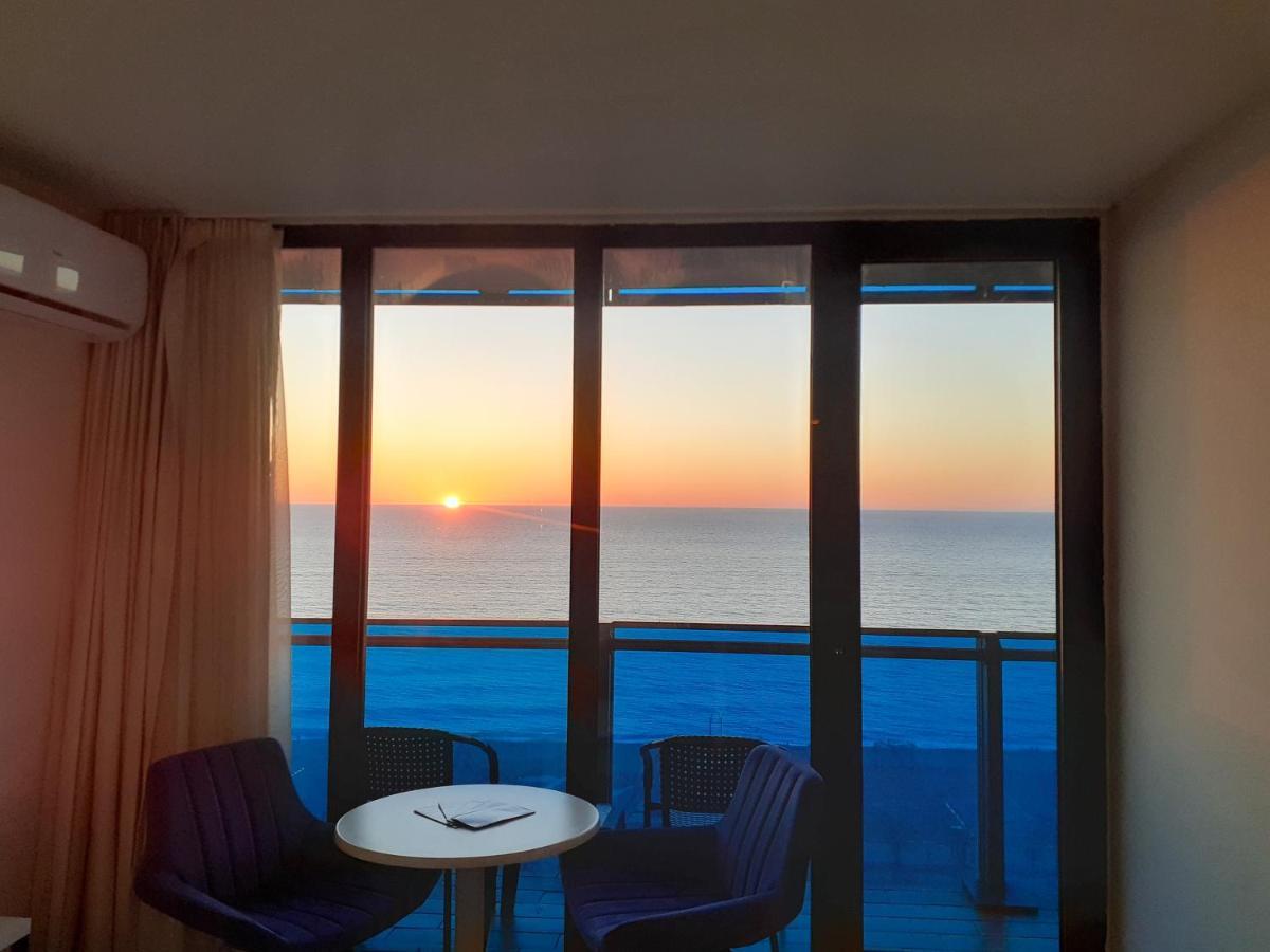 Only Front Sea View, No Side View, Wonderful Panorama, High Floor, Location Guarantee Aparthotel Batumi Exteriör bild