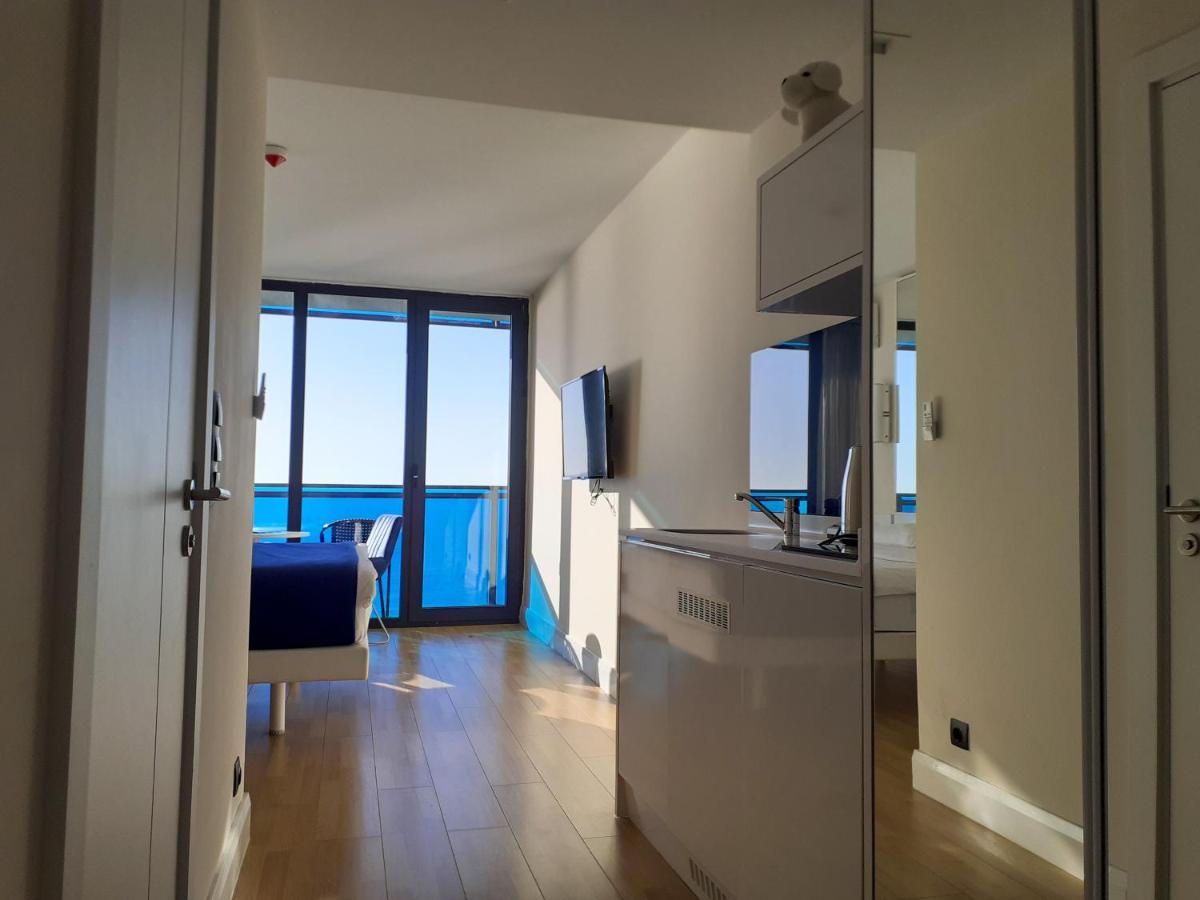 Only Front Sea View, No Side View, Wonderful Panorama, High Floor, Location Guarantee Aparthotel Batumi Exteriör bild